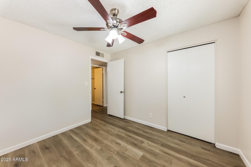 020-photo-bedroom-14991174