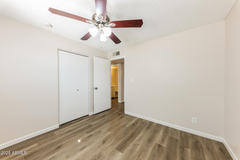 022-photo-bedroom-14991172