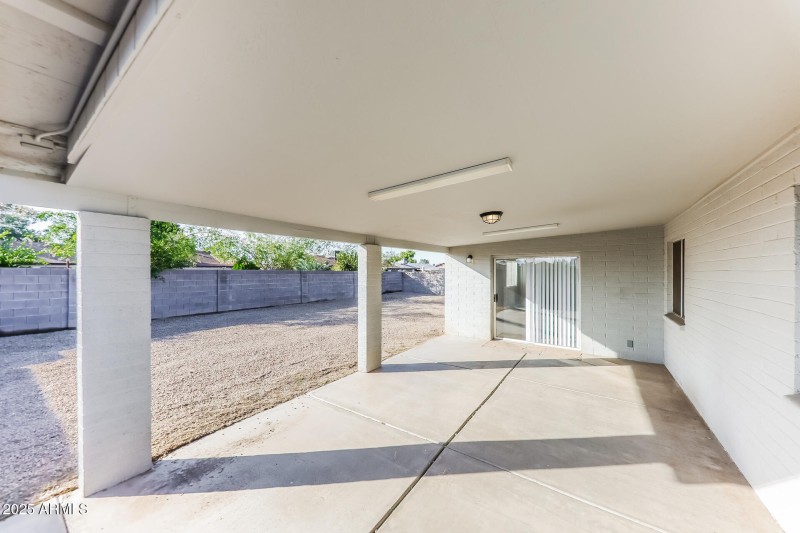 024-photo-porch-14991176