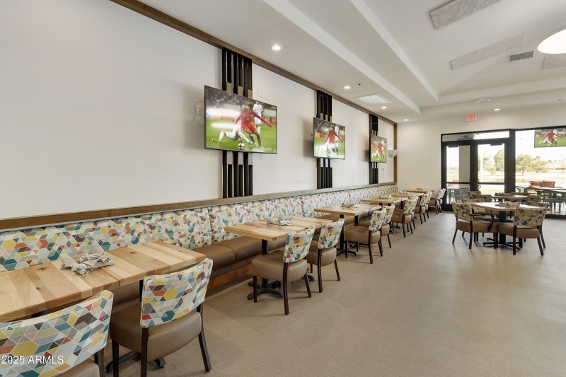 101 1 Grill on the Green (12) Dining