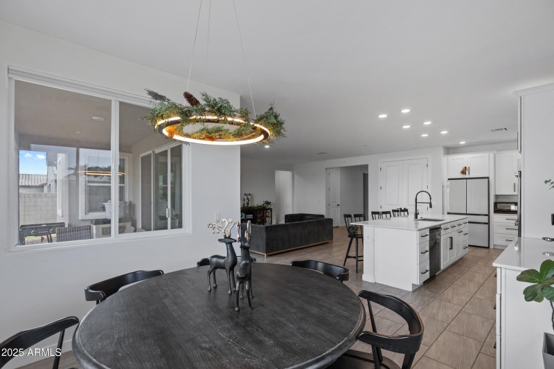 1170 E Meadowridge Dr-11