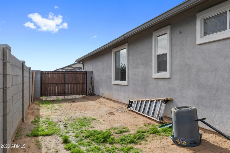 1170 E Meadowridge Dr-33