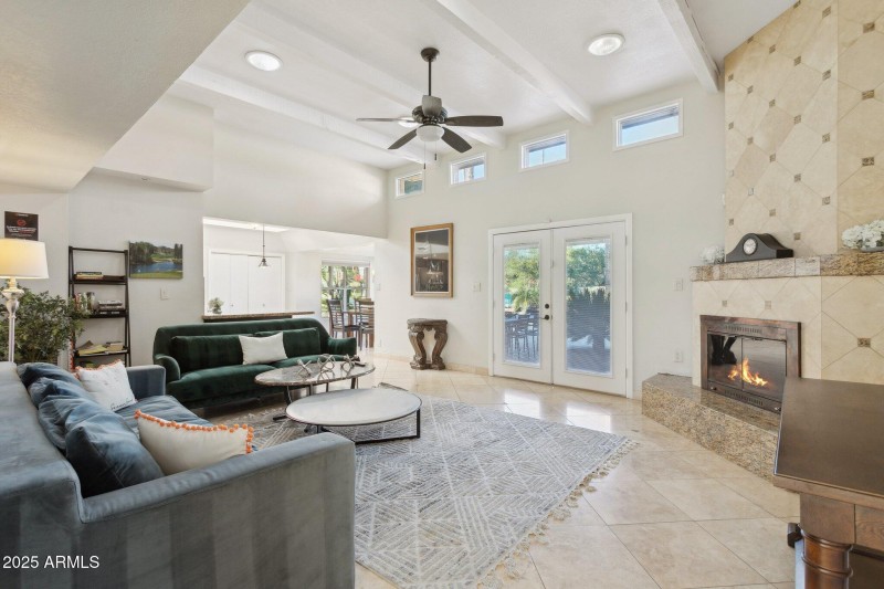 6-web-or-mls-9748-e-becker-ln