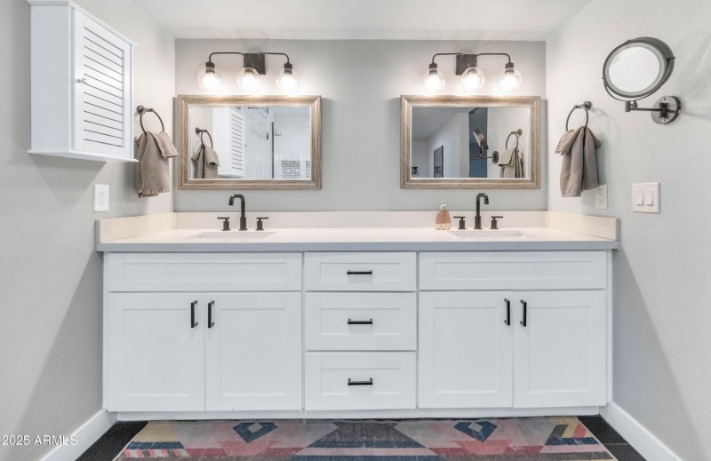 Double Vanity With Modern Finishes