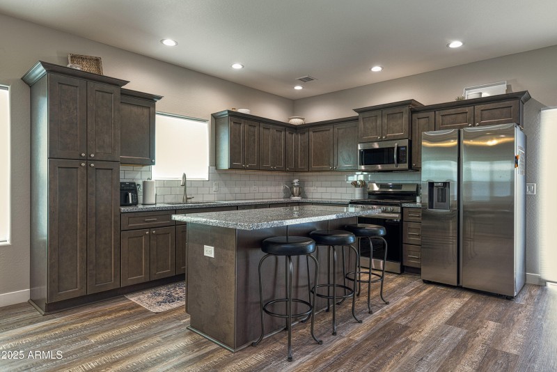 016_photo_16_799_cobble_lane_taylor_lind