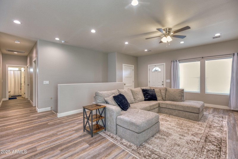 012_photo_12_799_cobble_lane_taylor_lind