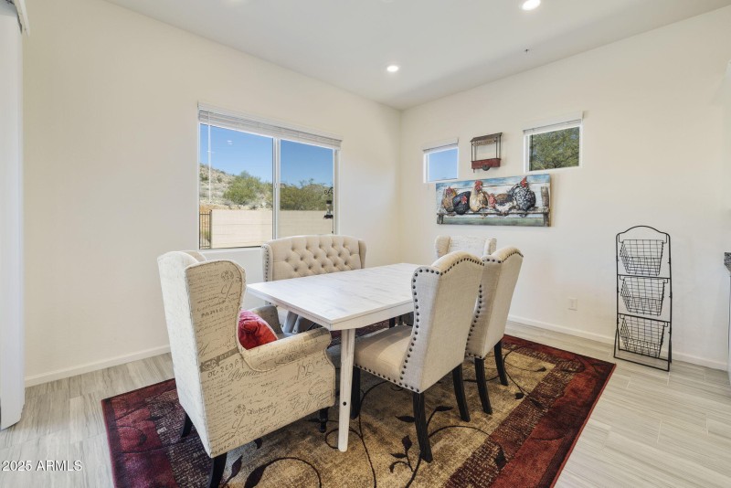 Dinig Room Faces Mountain