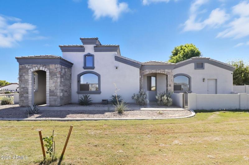 18811_W_College_Dr_Litchfield_Park_AZ_85