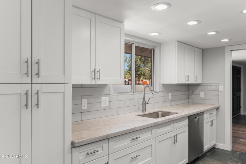 14_3023 w sahuaro dr-14