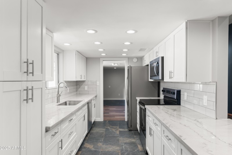 12_3023 w sahuaro dr-12