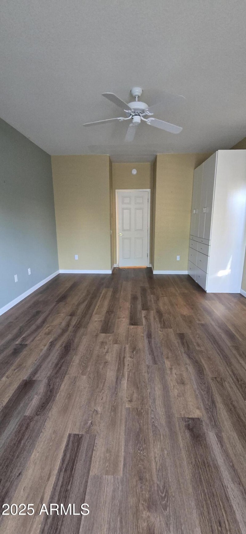 Laminate flooring in Master
