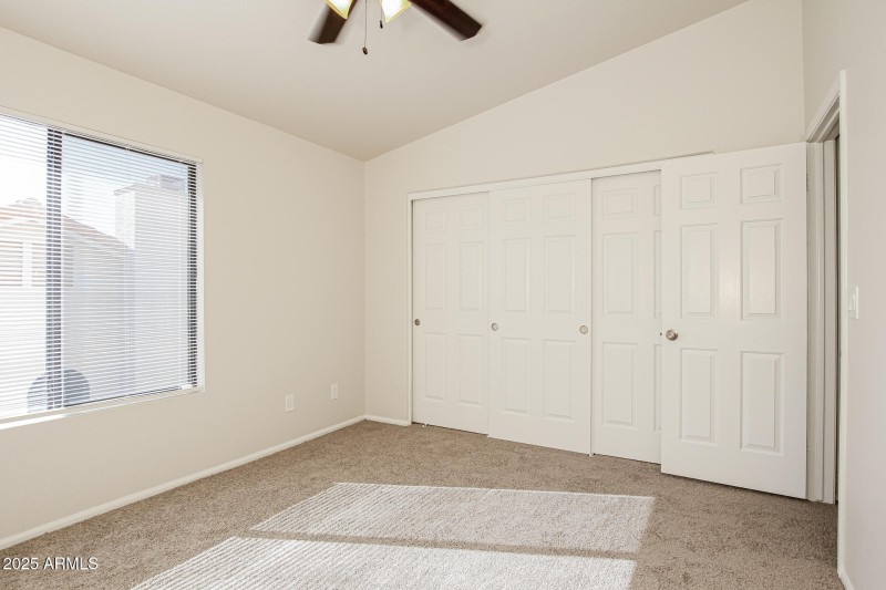 017-photo-bedroom-14991728