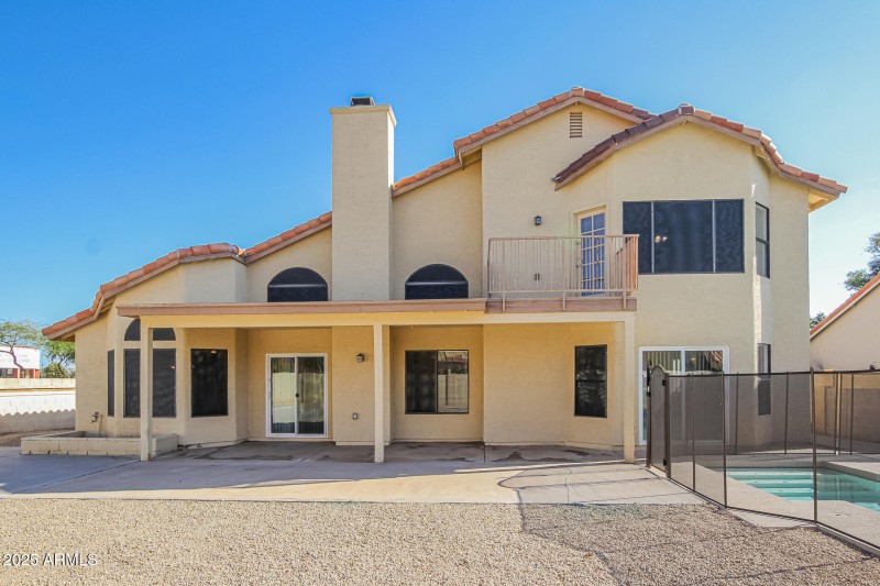 026-photo-rear-view-14991738