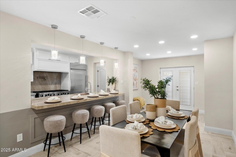 Dining area breakfast bar