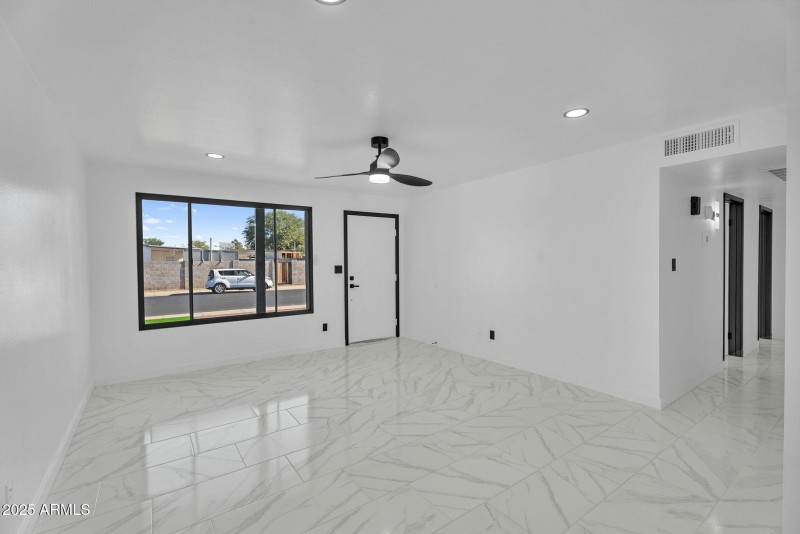 4-web-or-mls-10908 N 88th Dr -4