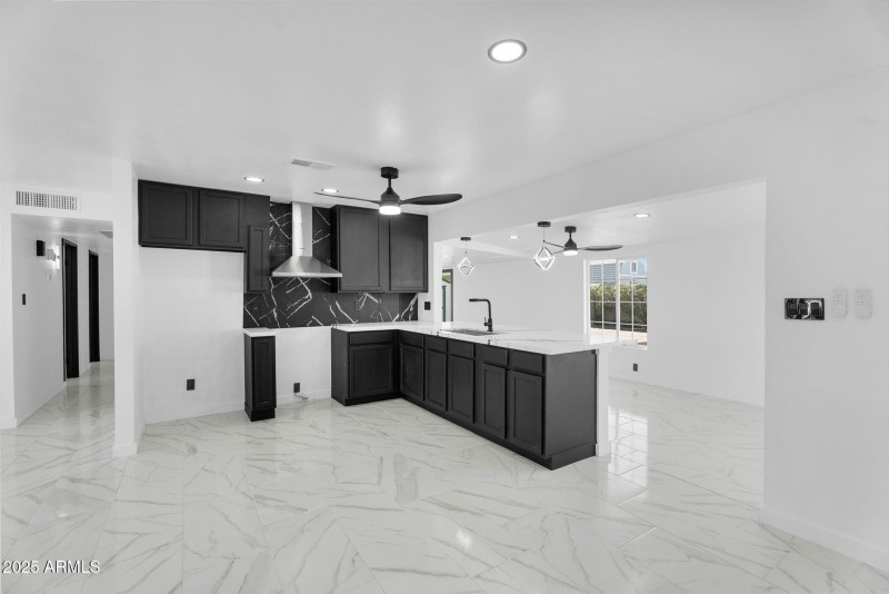 7-web-or-mls-10908 N 88th Dr -18