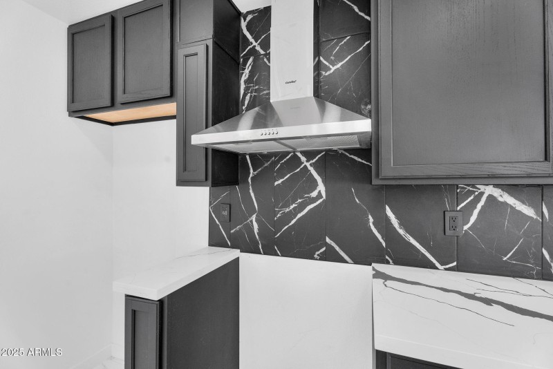 10-web-or-mls-10908 N 88th Dr -16