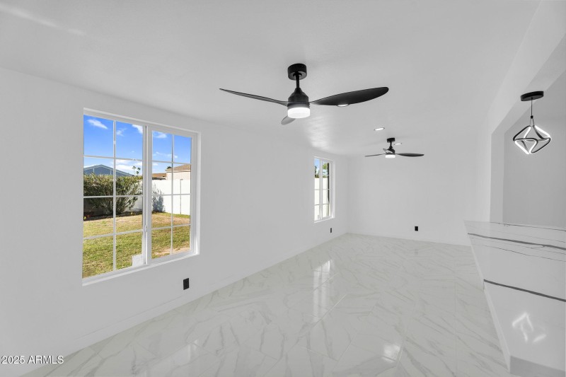 15-web-or-mls-10908 N 88th Dr -7