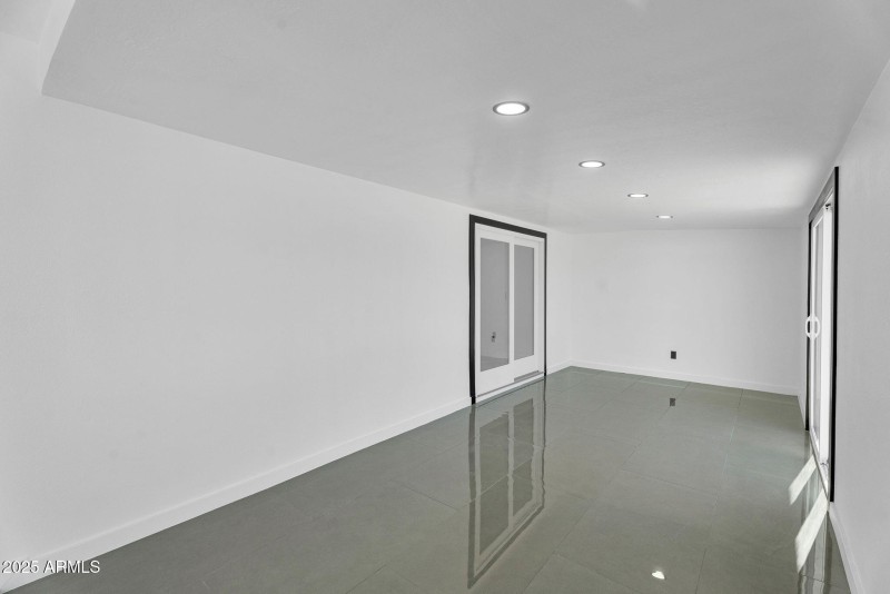 17-web-or-mls-10908 N 88th Dr -8