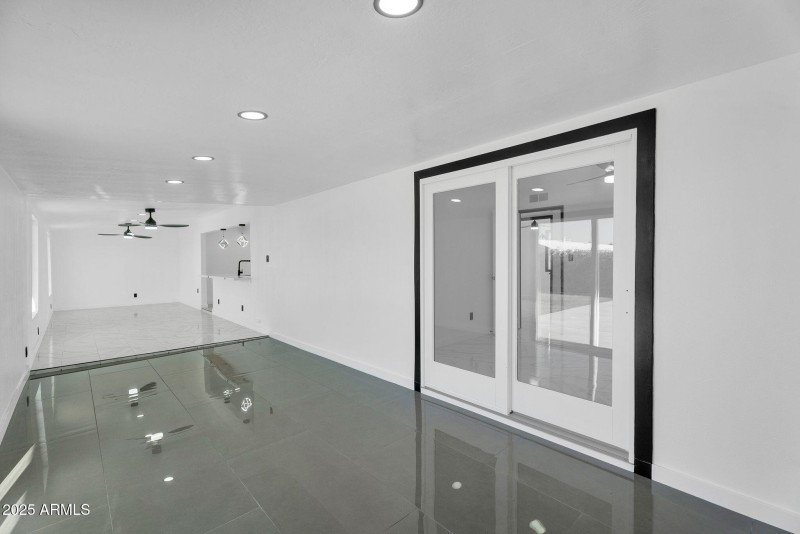 19-web-or-mls-10908 N 88th Dr -10