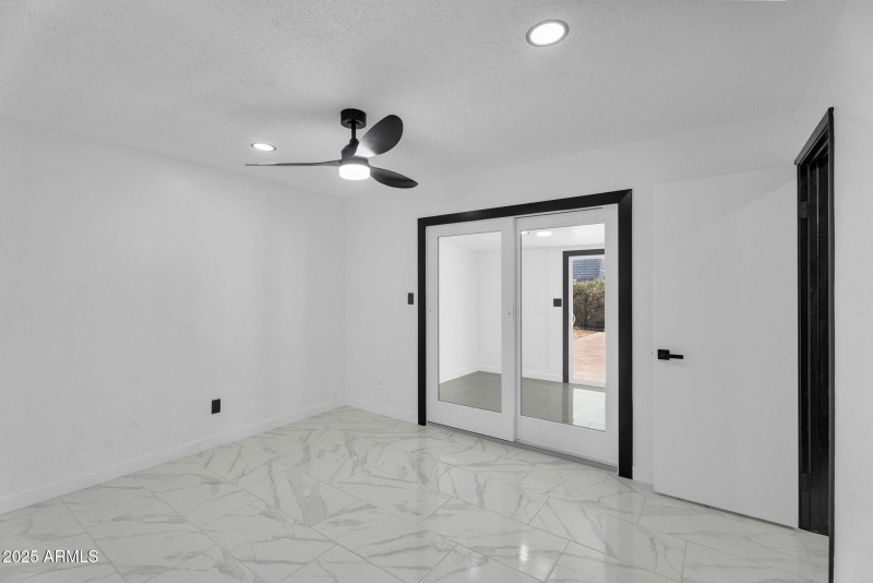 20-web-or-mls-10908 N 88th Dr -20