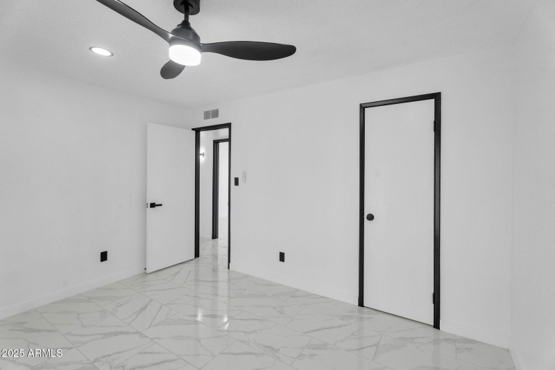 21-web-or-mls-10908 N 88th Dr -21