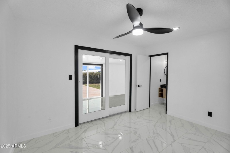 22-web-or-mls-10908 N 88th Dr -22