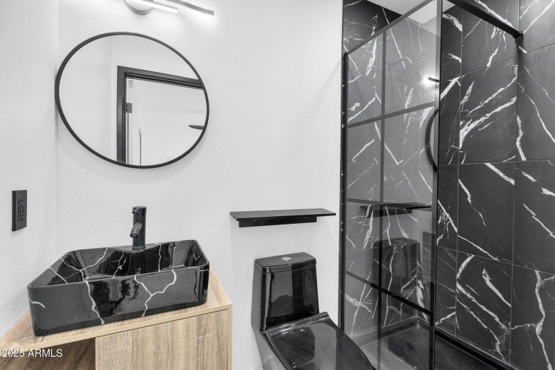 23-web-or-mls-10908 N 88th Dr -23