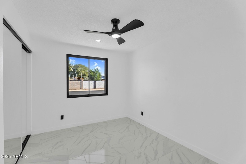 26-web-or-mls-10908 N 88th Dr -26