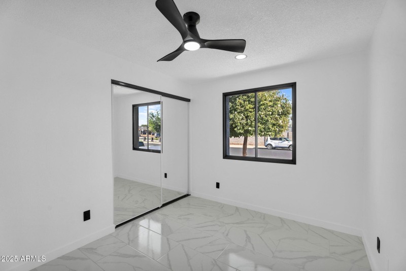 27-web-or-mls-10908 N 88th Dr -28