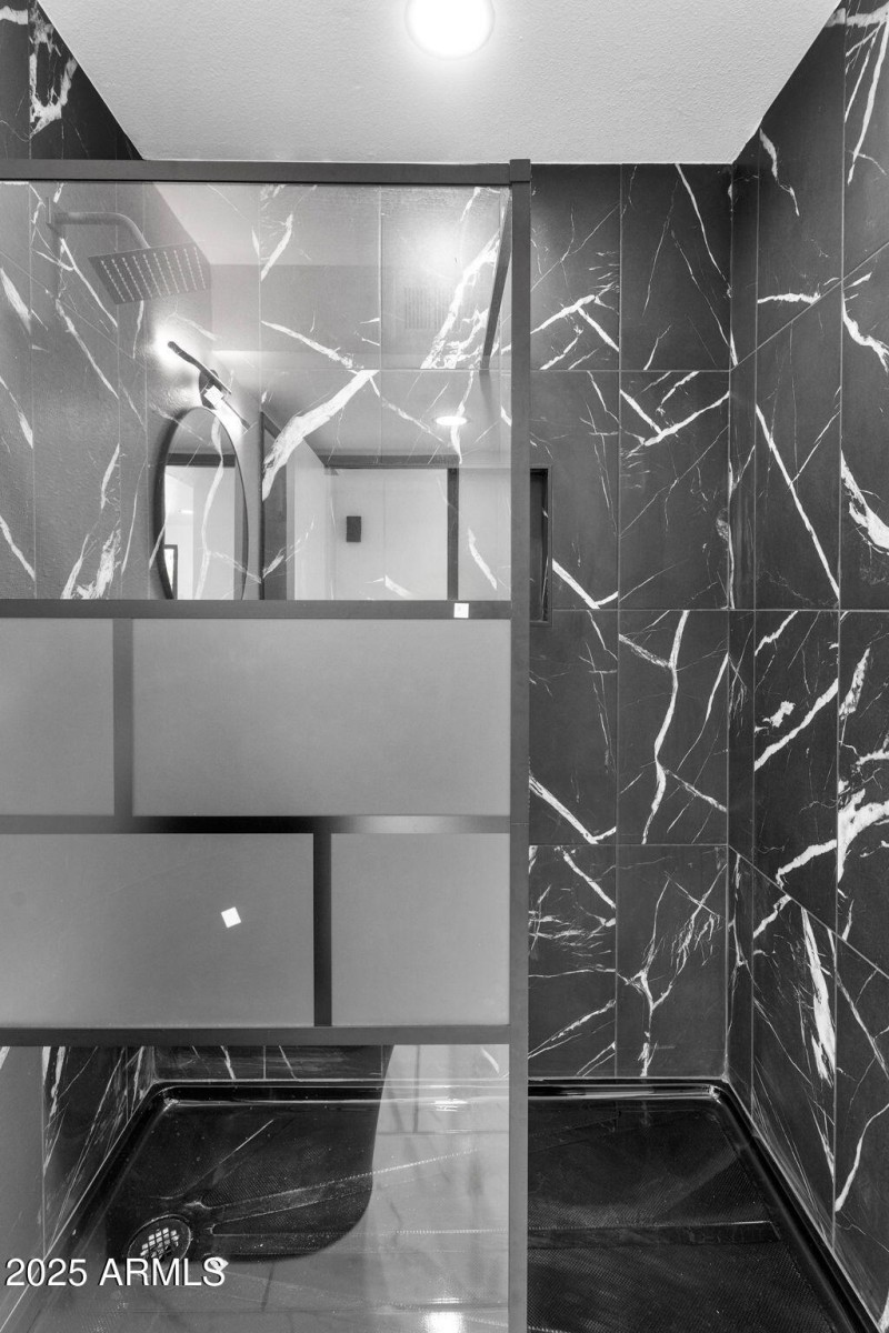 33-web-or-mls-10908 N 88th Dr -33