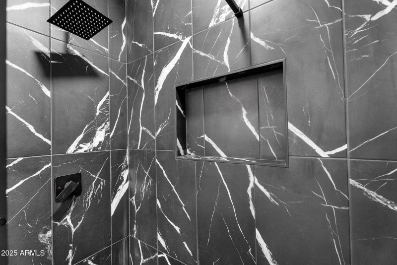 34-web-or-mls-10908 N 88th Dr -29