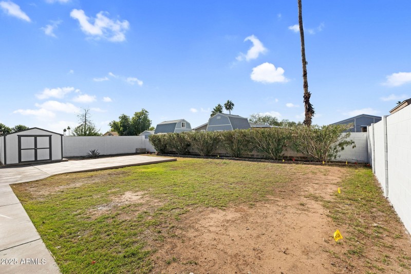 39-web-or-mls-10908 N 88th Dr -40