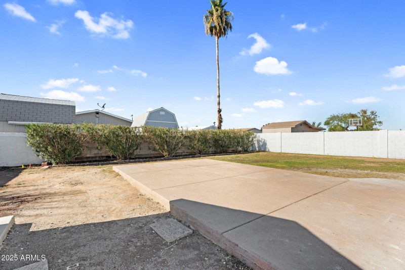 41-web-or-mls-10908 N 88th Dr -37