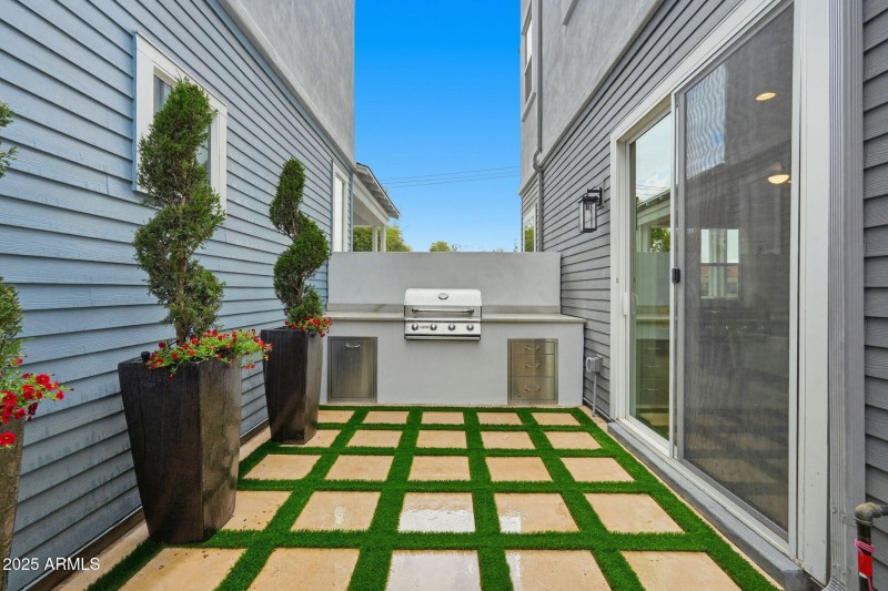 122 W HOLCOMB Lane, Phoenix, AZ 85003