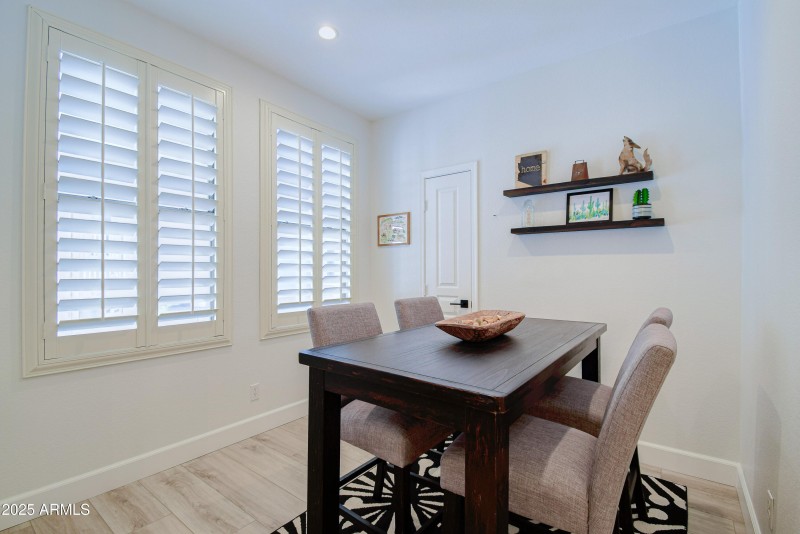 Breakfast Nook w Pantry