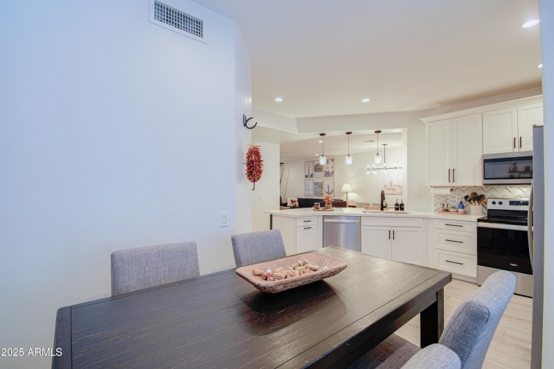 Breakfast Nook w Pantry