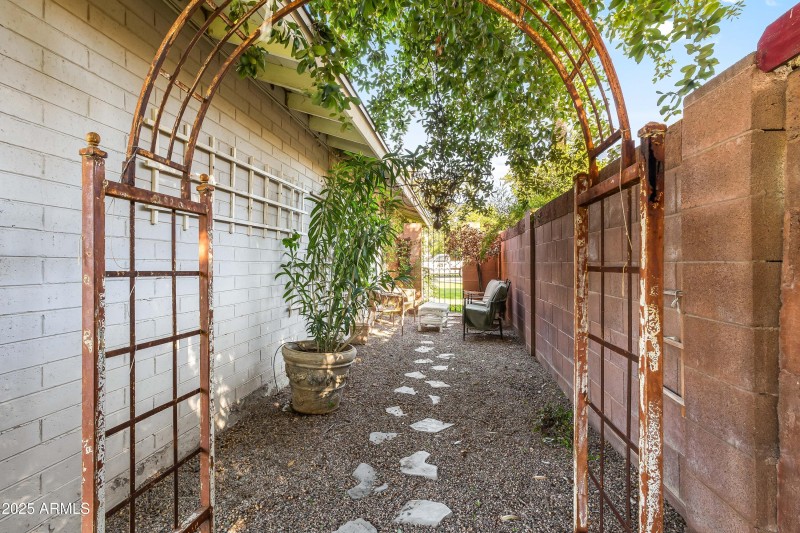 Side Yard / Garden