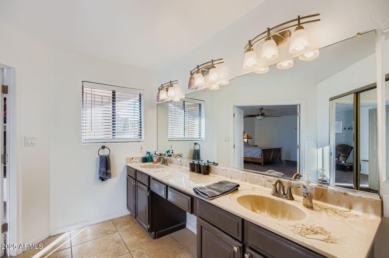 1543 E Mission Ln - Web Quality - 021 -