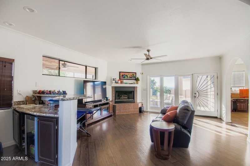 1543 E Mission Ln - Web Quality - 011 -