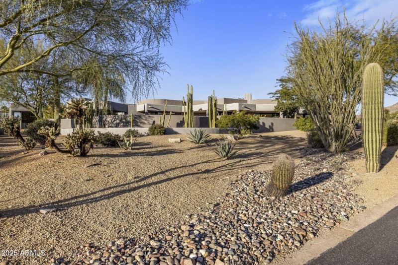 075_Exterior Landscape