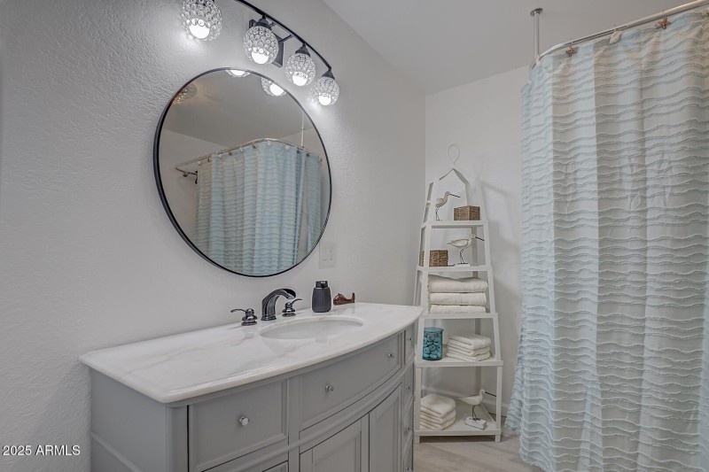 Guest Full Bath - Main Level