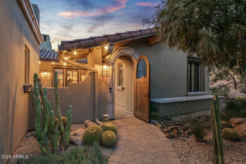 03-Front Court Yard Entry