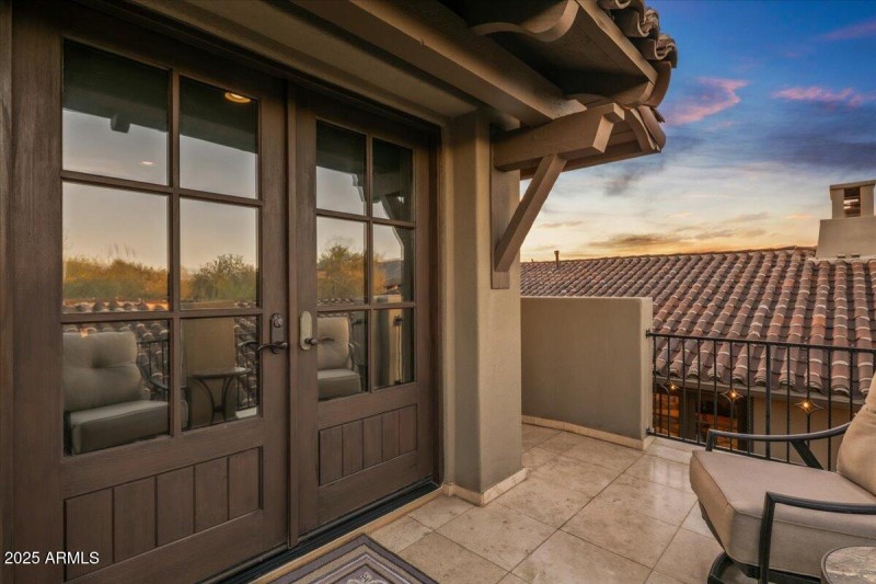 35-Guest House Entry