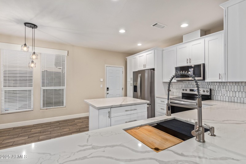 3301 S Goldfield RD 6039