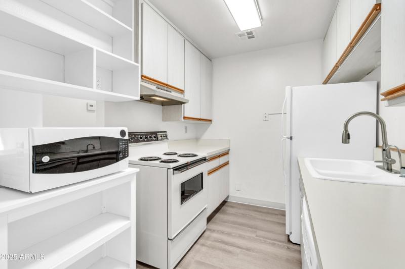 5525 E Thomas Rd F9-16