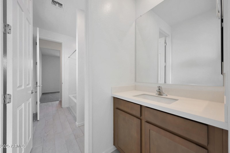 PHX_Landmarke_Lot 1042_Pacific_820_Bath3