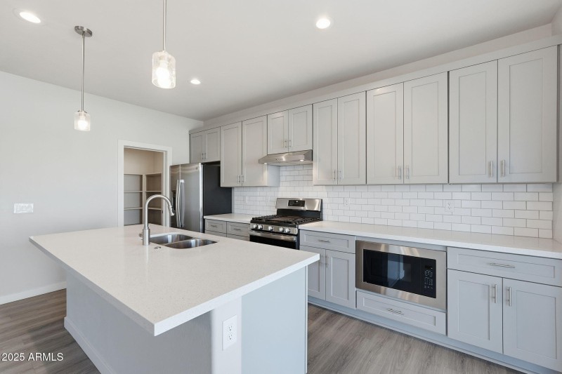 6568 N 15TH DR, Phoenix, AZ 85015