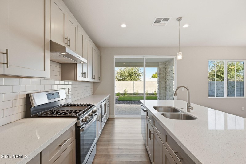 6568 N 15TH DR, Phoenix, AZ 85015