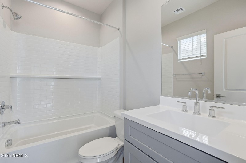 6568 N 15TH DR, Phoenix, AZ 85015